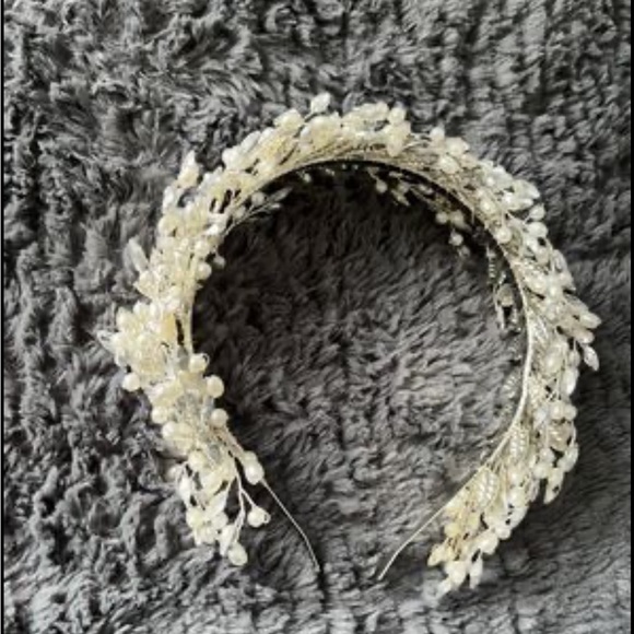 Bridal headpiece - Picture 2 of 5